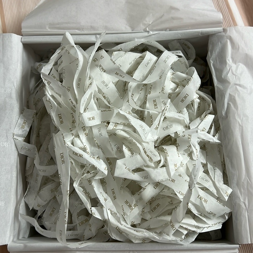 dior tissue paper+ribbon+stuffing (no box included)